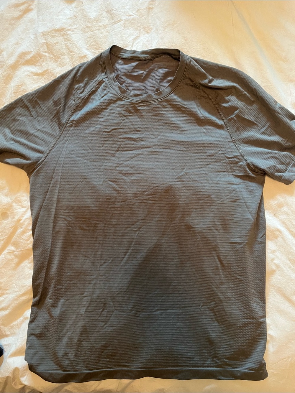 Lululemon Metal Vent Tech Large Grey Sage
